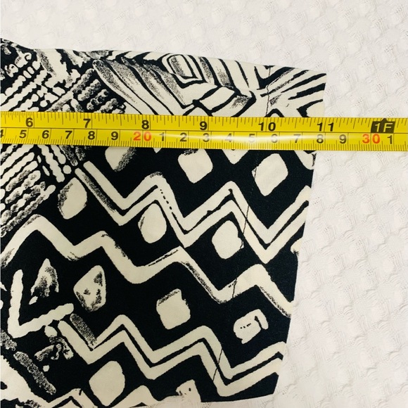 Black and white print dress with short sleeves oval neck line Fit and flare - Picture 9 of 14